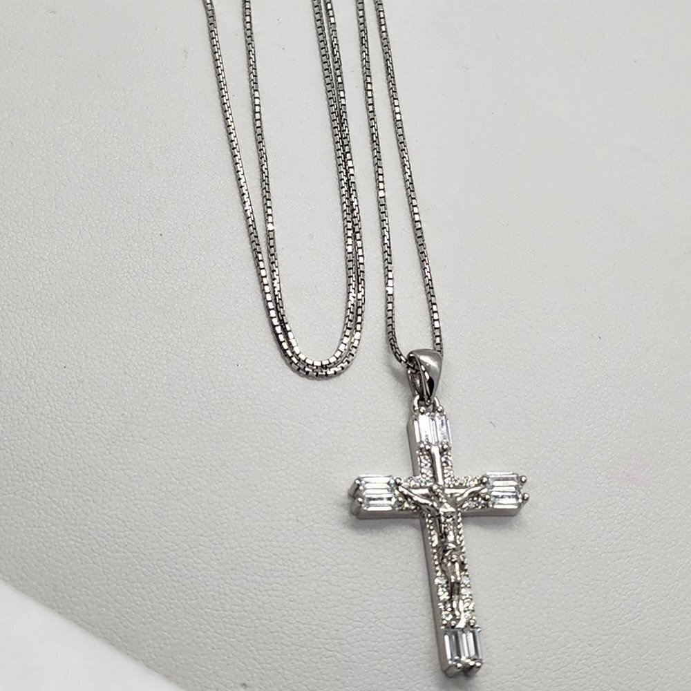 Brand New Sterling Silver 925 Cross Necklace